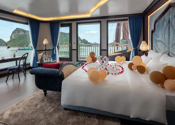 Lan Ha Aurora Boutique Cruise 5*