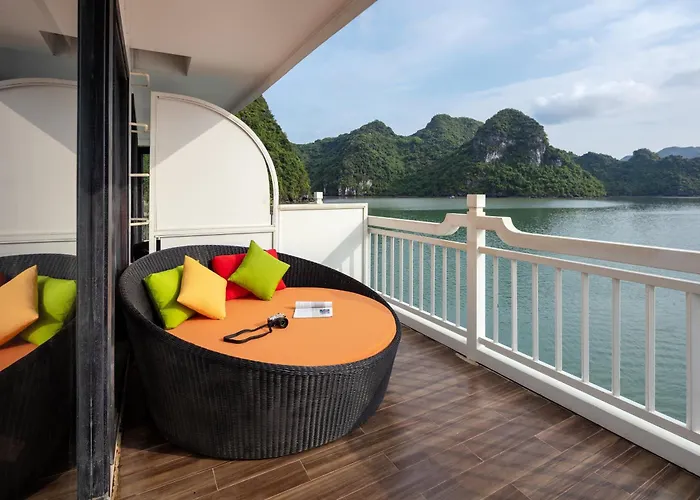  Lan Ha Aurora Boutique Cruise
