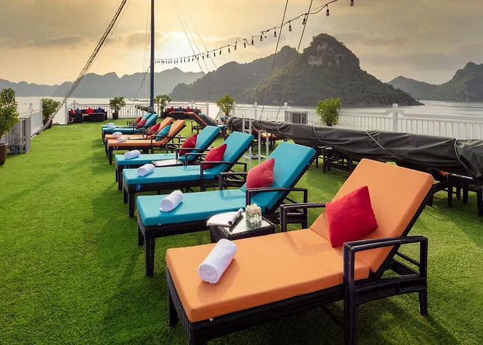  Lan Ha Aurora Boutique Cruise 5*