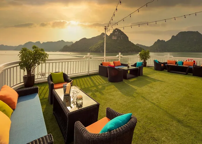  Lan Ha Aurora Boutique Cruise